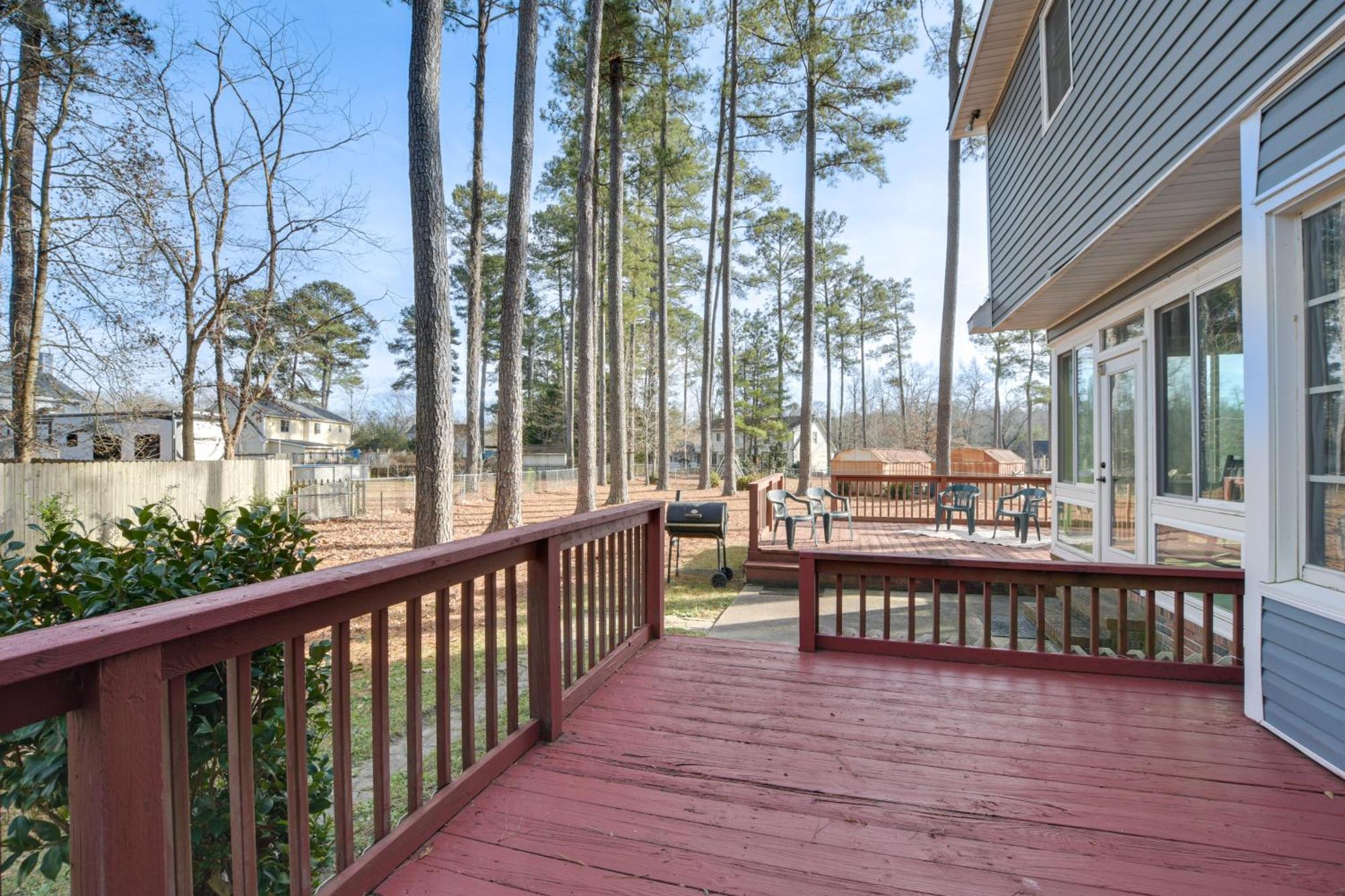 Lovely Fayetteville Home Deck And Fireplace! ภายนอก รูปภาพ