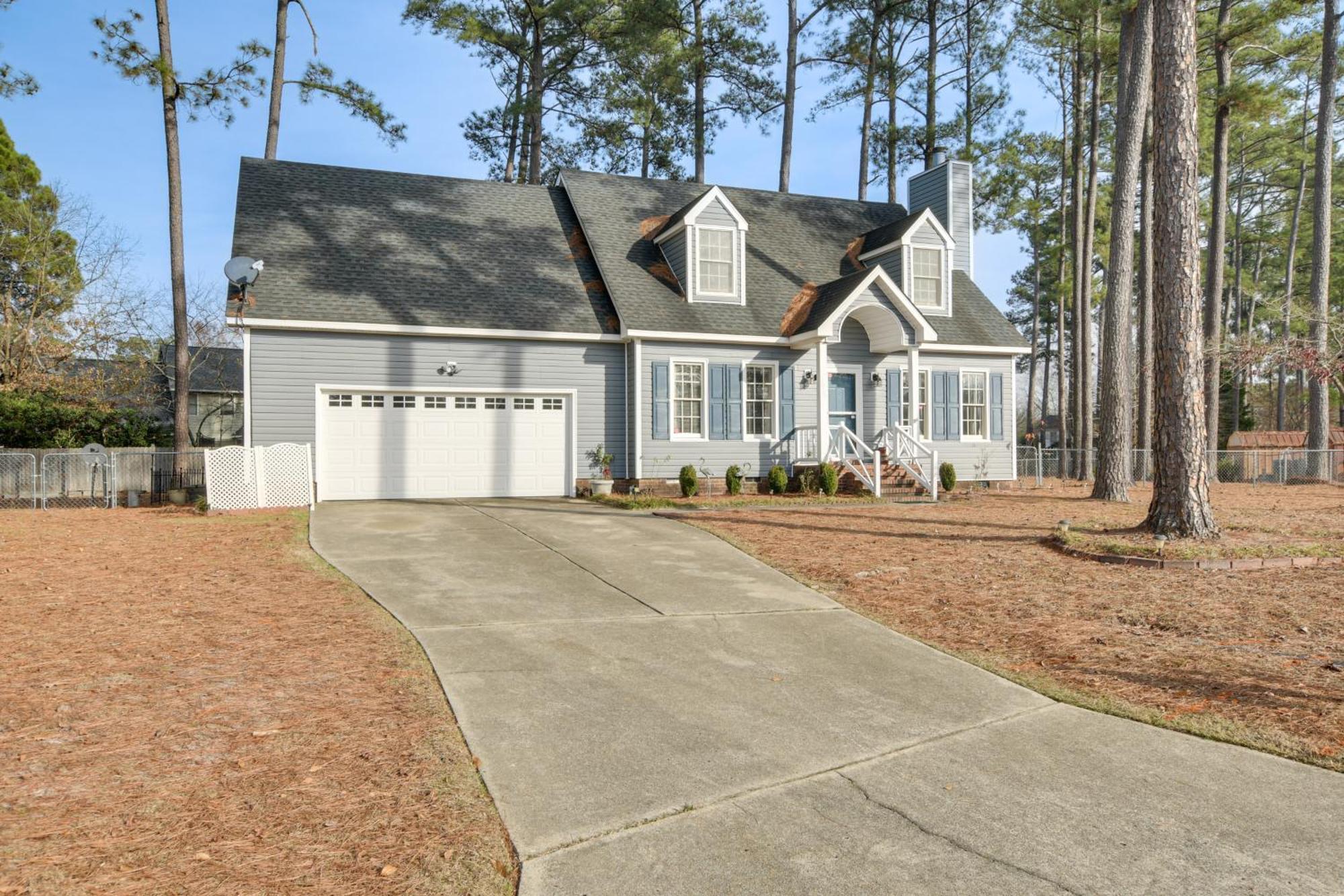 Lovely Fayetteville Home Deck And Fireplace! ภายนอก รูปภาพ