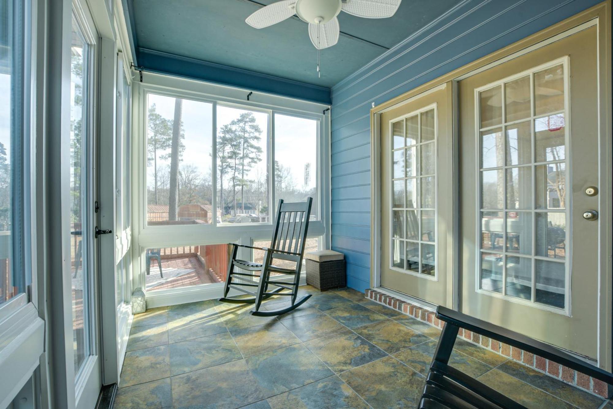 Lovely Fayetteville Home Deck And Fireplace! ภายนอก รูปภาพ