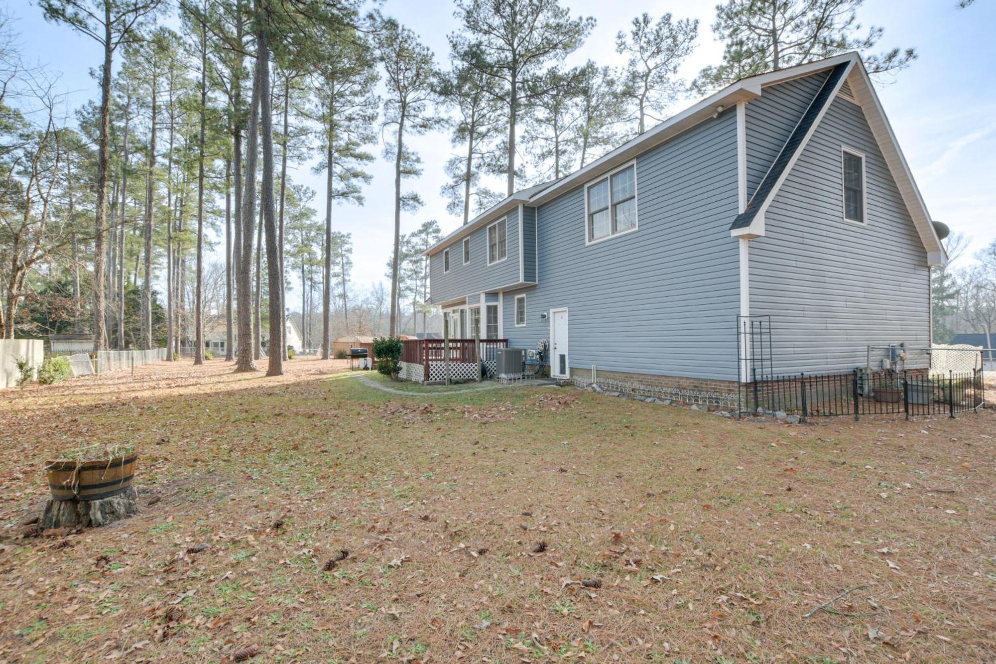 Lovely Fayetteville Home Deck And Fireplace! ภายนอก รูปภาพ