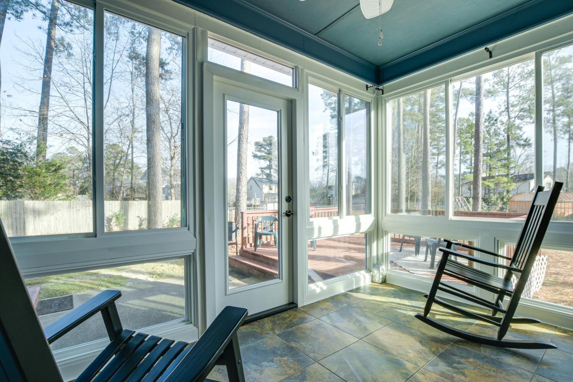 Lovely Fayetteville Home Deck And Fireplace! ภายนอก รูปภาพ